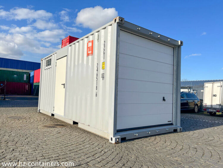 Speciální kontejner s přídavnými dveřmi a garážovými vraty