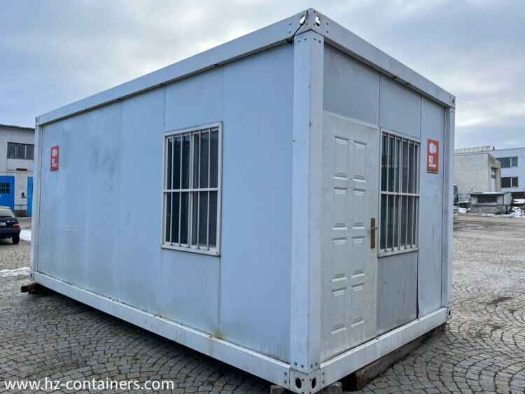 conteneur de stockage, conteneur à outils, hall à conteneurs, entrepôt