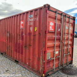 Container zum Verkauf, LKW-Transport von Containern, verschrottete Schiffscontainer