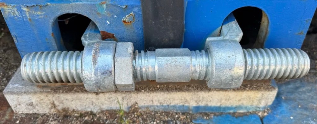 Jistící šroub na lodní kontejnery - Bridge Fitting