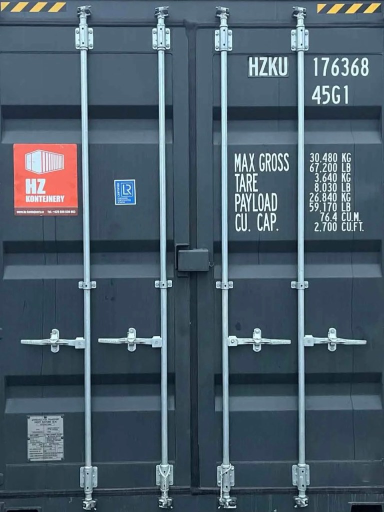 Standard four-bar shipping container opening