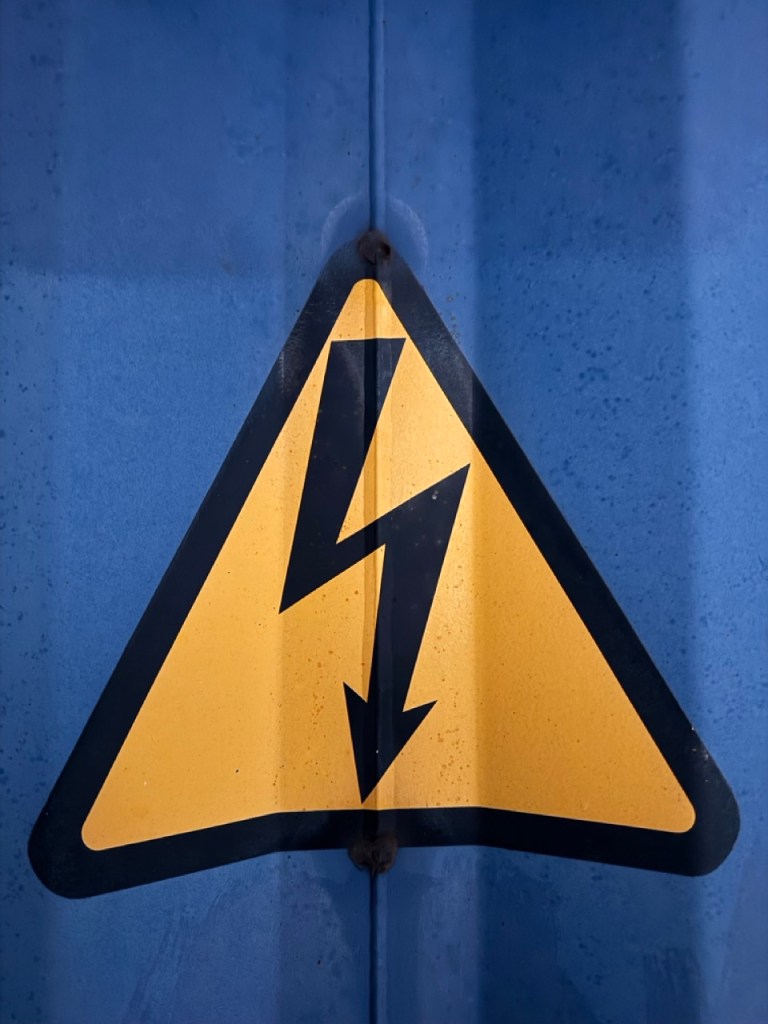 Warning High Voltage - Shipping Container
Pozor na vysoké napětí - lodní kontejner